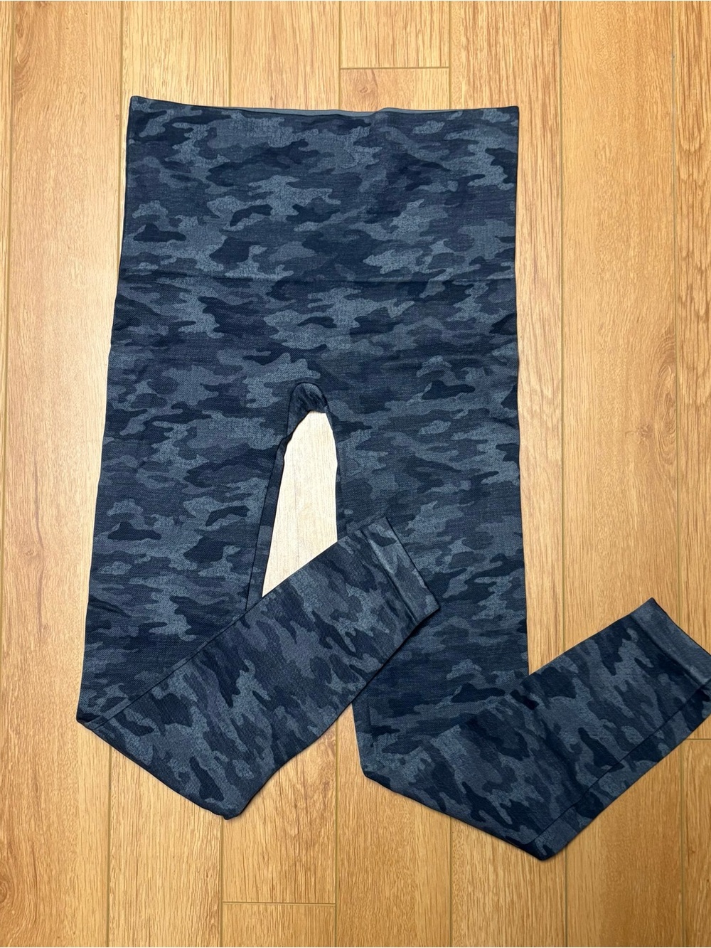 SPANX Women's High-Waist Camo Leggings - Dark Gray & Black